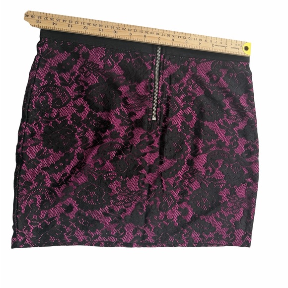 Divided Black Lace Overlay Magenta Mini Skirt - Picture 3 of 6